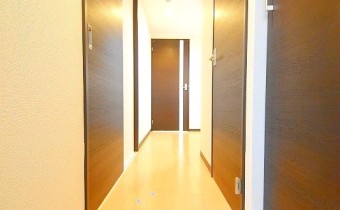 玄関※同マンション反転タイプの写真です。