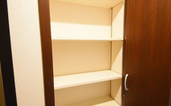 廊下収納　廊下にあるって便利ですね＊