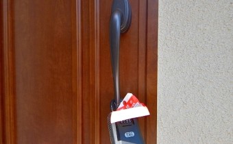 ダブルロックドア