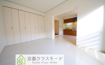 白を基調とした清潔感のある室内です♪
