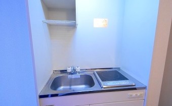 キッチン　※室内写真は反転タイプです。