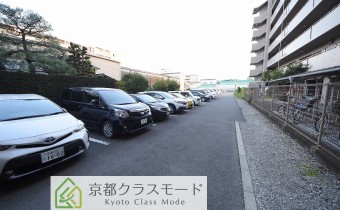 敷地内ガレージ
