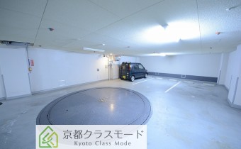 敷地内ガレージ