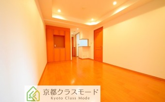 ※室内写真は同マンション内の202号室のものです。