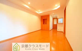 ※室内写真は同マンション内の202号室のものです。