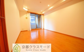※室内写真は同マンション内の202号室のものです。