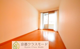 ※室内写真は同マンション内の202号室のものです。
