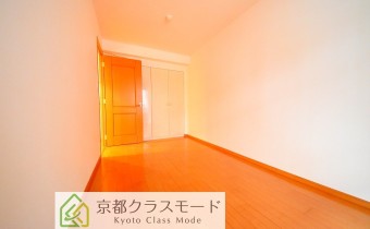 ※室内写真は同マンション内の202号室のものです。