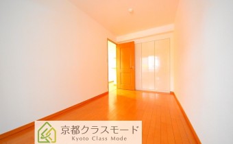 ※室内写真は同マンション内の202号室のものです。