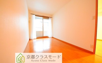 ※室内写真は同マンション内の202号室のものです。