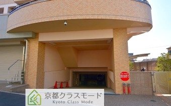 地下ガレージへ