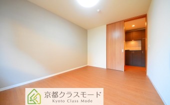 Room 7.4　