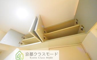 玄関・上部収納スペース