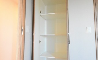 収納　※写真は同マンション1318のものです。