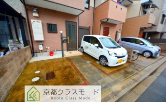 敷地内ガレージ（普通車+軽 駐車可）