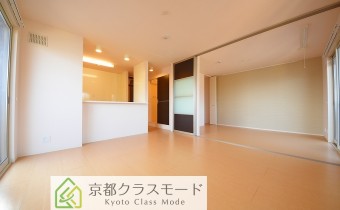 「最上階・角部屋」で「南向き」の明るいリビングダイニング♪
