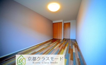 個性的なフローリングがお洒落なお部屋です♪