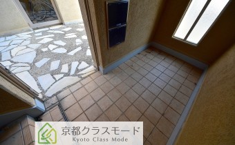 玄関ポーチ・別アングル