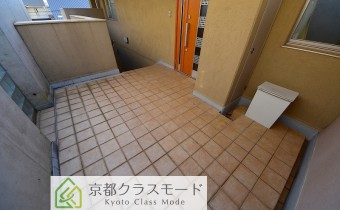 玄関ポーチ・別アングル