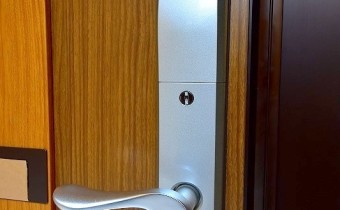 カードキー玄関ドア