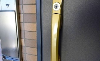 ダブルロックドア
