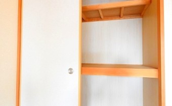 押入