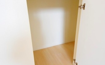 階段下・収納スペース