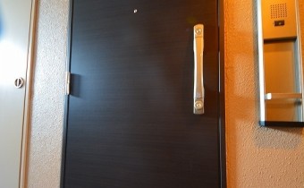 ※室内写真は同マンション内の802号室のものです。