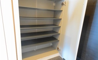 ※室内写真は同マンション内の802号室のものです。