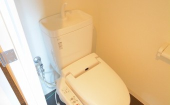 ※室内写真は同マンション内の802号室のものです。