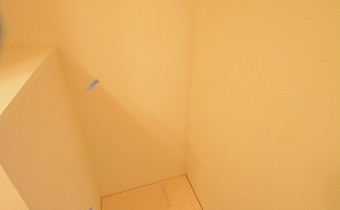 ※室内写真は同マンション内の802号室のものです。