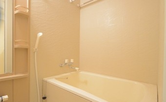 ※室内写真は同マンション内の802号室のものです。