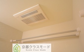 ※室内写真は同マンション内の802号室のものです。