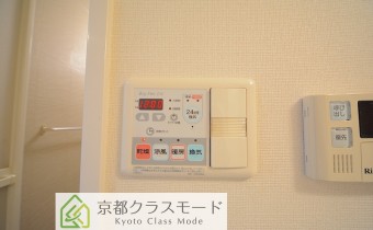※室内写真は同マンション内の802号室のものです。