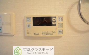 ※室内写真は同マンション内の802号室のものです。