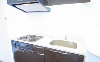 ※室内写真は同マンション内の802号室のものです。