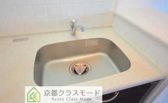 ※室内写真は同マンション内の802号室のものです。