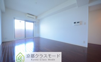 ※室内写真は同マンション内の802号室のものです。