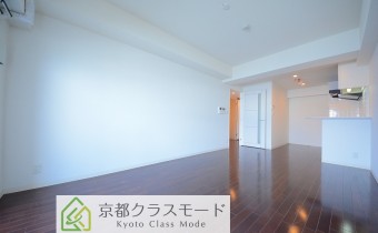 ※室内写真は同マンション内の802号室のものです。