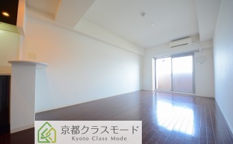 ※室内写真は同マンション内の802号室のものです。