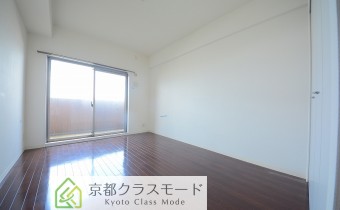 ※室内写真は同マンション内の802号室のものです。
