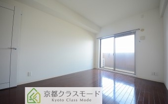 ※室内写真は同マンション内の802号室のものです。