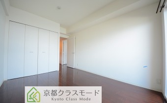※室内写真は同マンション内の802号室のものです。