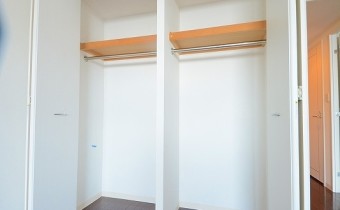 ※室内写真は同マンション内の802号室のものです。