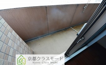 ※室内写真は同マンション内の802号室のものです。