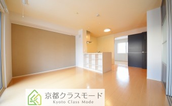 カウンターキッチンタイプのリビングダイニング♪　※この写真は同マンション206号室のものです