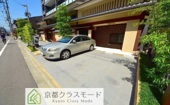 敷地内ガレージ