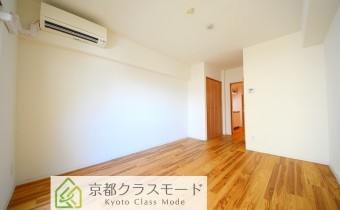 お洒落なフローリング♪8.8帖のゆとりの住空間！