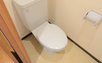 トイレ　※室内写真は同マンション内の1LDKタイプのものです。