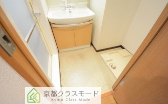 脱衣所　※室内写真は同マンション内の1LDKタイプのものです。